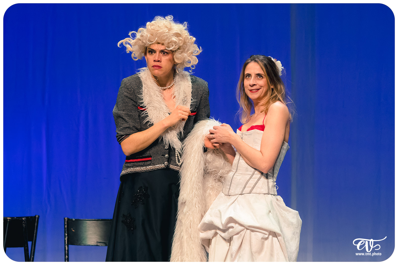 UN FIL A LA PATTE (CIE VIVA)